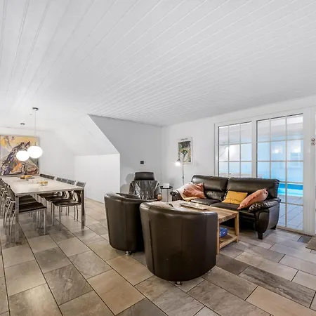 Lovely Pool House With Jumping Cushion And Activity