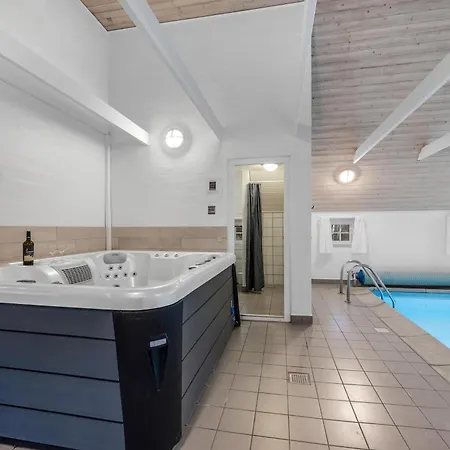 Lovely Pool House With Jumping Cushion And Activity Casa de Férias Ulfborg